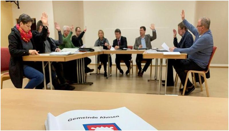 Einstimmig hat der Ahnser Gemeinderat den von der Verwaltung für das Jahr 2019 ausgearbeiteten Haushaltsplan der Gemeinde beschlossen.  Quelle: wk 