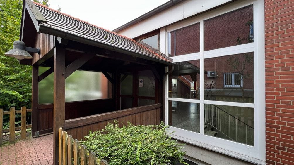 Das Dorfgemeinschaftshaus in Ahnsen verfügt über einen großen Saal, einen Buffet-Raum und nicht zuletzt eine mit Geschirr ausgestattete Küche. Foto: wk