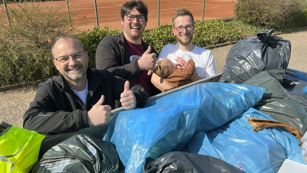 Zufrieden (v.l.): Robert Pavlista, Pierre Pohl und Sascha Backhaus, der erste Vizebürgermeister (SPD). Foto: wk